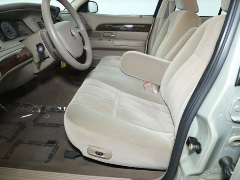 Used 2005 Mercury Grand Marquis GS image 22