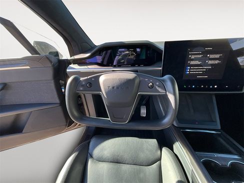 Used 2023 Tesla Model X image 12