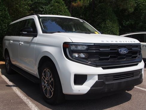 Certified 2025 Ford Expedition Max Active AWD/4WD image 2