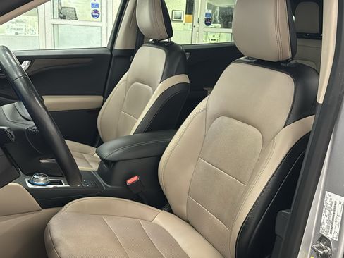 Used 2020 Ford Escape Titanium AWD/4WD image 25