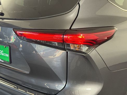 Used 2020 Toyota Highlander LE image 34