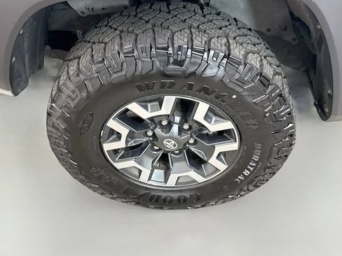 Used 2021 Toyota Tacoma TRD Off-Road AWD/4WD image 29