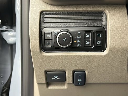 Used 2026 Ford F450 Platinum w/ Platinum Plus Package image 32