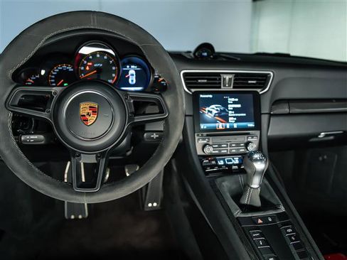 Certified 2018 Porsche 911 GT3 RWD image 17
