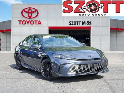 Used 2026 Toyota Camry SE FWD image 1