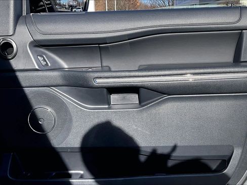 Used 2022 Ford Expedition Max XLT image 22