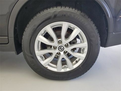 Used 2019 Nissan Rogue SV image 13