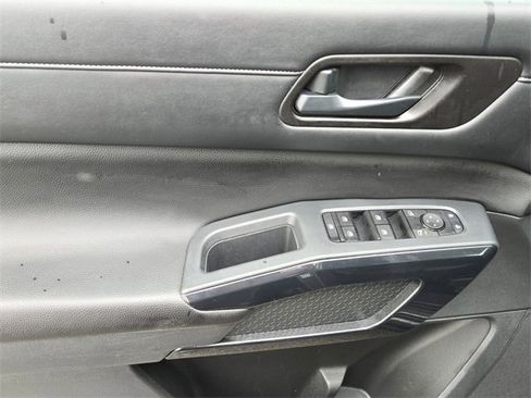 Used 2023 Nissan Pathfinder S image 25