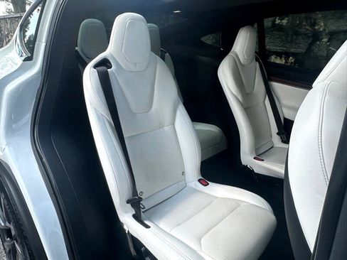 Used 2022 Tesla Model X image 53