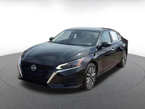 Used 2025 Nissan Altima 2.5 SV FWD image 5