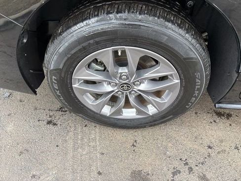 Used 2025 Toyota Sienna LE image 38