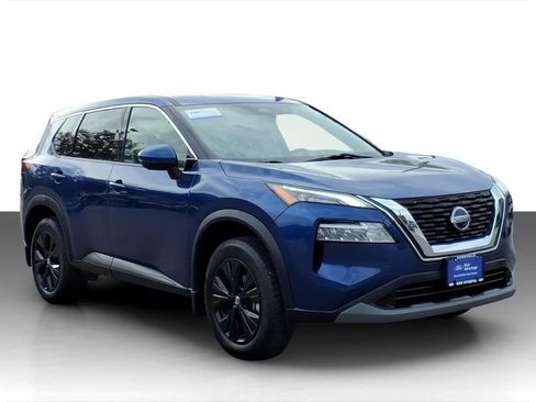 Used 2021 Nissan Rogue SV image 1