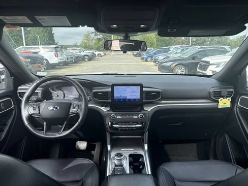 Used 2020 Ford Explorer XLT w/ Equipment Group 202A AWD/4WD image 11