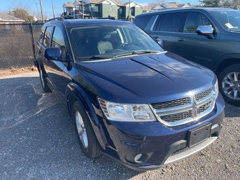 Used 2017 Dodge Journey SXT w/ Comfort/Convenience Group image 2