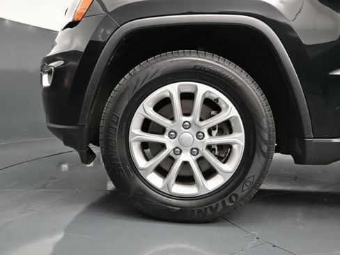 Used 2022 Jeep Grand Cherokee Laredo E AWD/4WD image 16