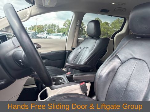 Used 2017 Chrysler Pacifica Touring-L Plus w/ Advanced Safetytec Group FWD image 4