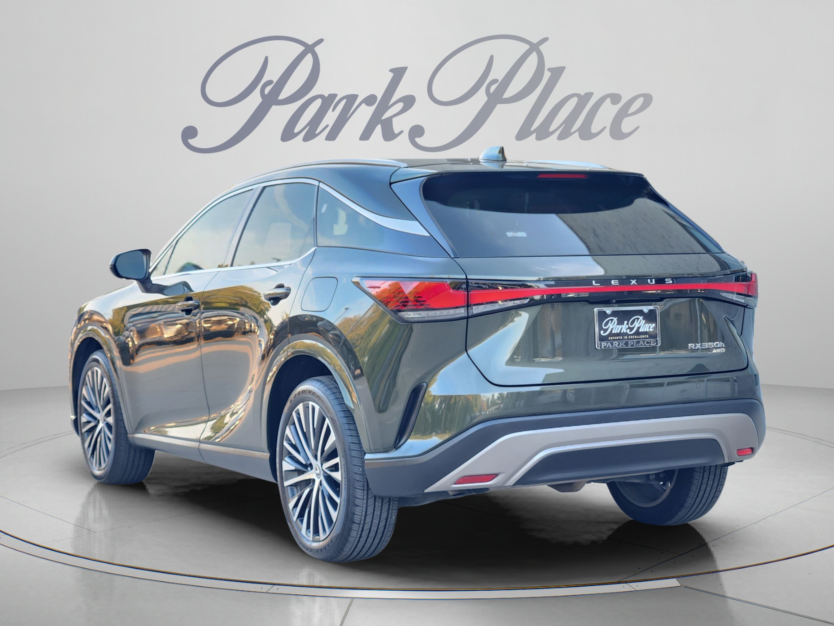 Used 2024 Lexus RX 350 w/ Technology Package AWD/4WD image 3