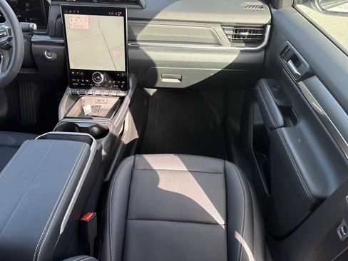 Used 2026 GMC Terrain Elevation w/ Elevation Premium Package FWD image 31