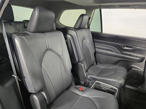 Used 2025 Toyota Grand Highlander FWD image 17