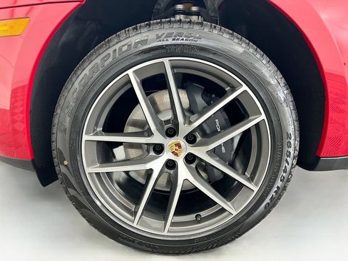 Certified 2026 Porsche Macan AWD/4WD image 31