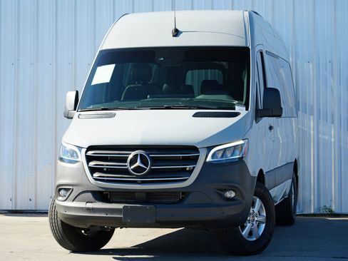 Used 2022 Mercedes-Benz Sprinter 1500 image 3