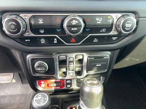 Used 2024 Jeep Wrangler Unlimited Rubicon image 21