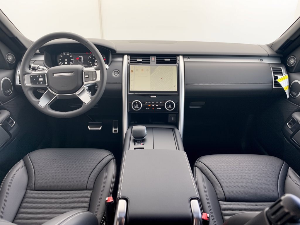 New 2026 Land Rover Discovery Limited Edition AWD/4WD image 17