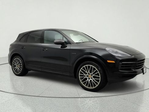 Used 2022 Porsche Cayenne Platinum Edition w/ Premium Package Plus AWD/4WD image 3