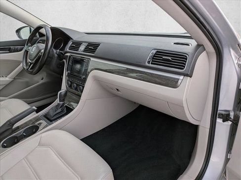 Used 2017 Volkswagen Passat 1.8T SE image 21