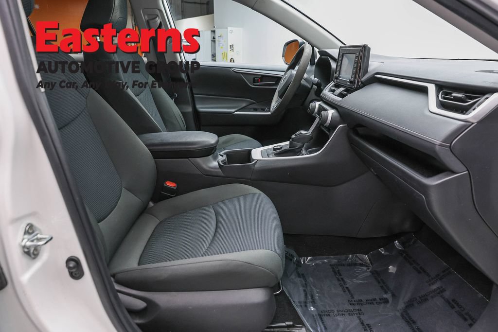 Used 2022 Toyota RAV4 LE AWD/4WD image 25