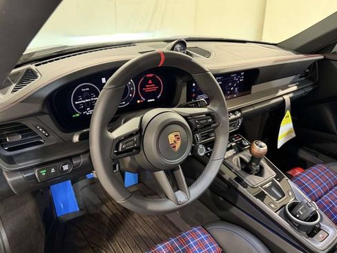 Used 2026 Porsche 911 Carrera RWD image 26