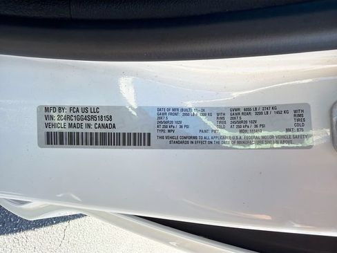 Used 2025 Chrysler Pacifica Limited FWD image 35