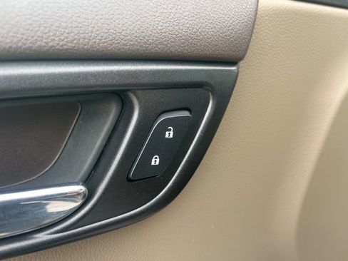 Used 2017 Chevrolet Suburban Premier image 12