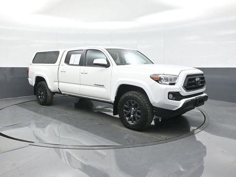Certified 2022 Toyota Tacoma SR5 AWD/4WD image 1