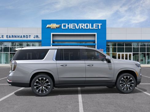 New 2026 Chevrolet Suburban High Country image 7