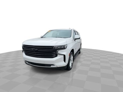 Used 2022 Chevrolet Suburban High Country AWD/4WD image 3