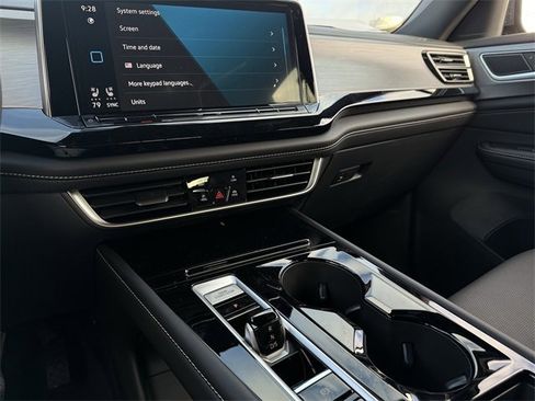 New 2026 Volkswagen Atlas Cross Sport SE image 12