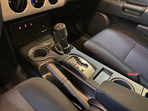 Used 2011 Toyota FJ Cruiser 4WD w/ Convenience Pkg image 28