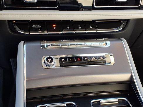 Used 2025 Lincoln Aviator AWD image 24