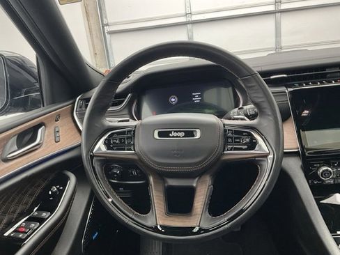 Used 2022 Jeep Grand Cherokee Summit w/ Luxury Tech Group V image 9