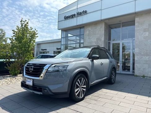 Used 2022 Nissan Pathfinder Platinum w/ Cargo Package AWD/4WD image 3