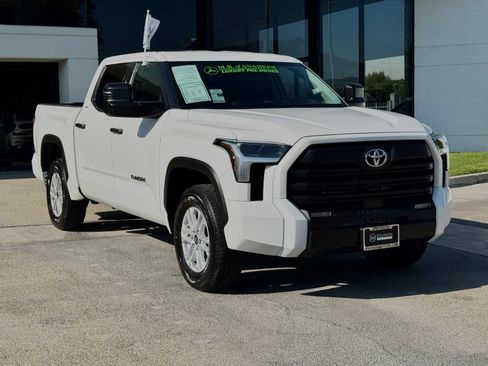 Used 2022 Toyota Tundra SR5 w/ SR5 Convenience Package AWD/4WD image 8