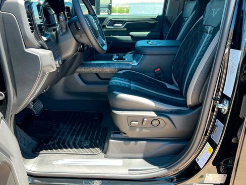 New 2025 Chevrolet Silverado 2500 LT w/ Z71 Chrome Sport Edition image 18