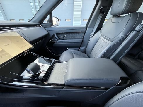 Used 2024 Land Rover Range Rover Sport Dynamic SE image 27