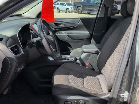 Used 2018 Chevrolet Equinox LT FWD image 16
