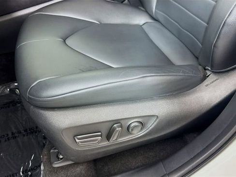 Certified 2023 Toyota Highlander XLE image 16