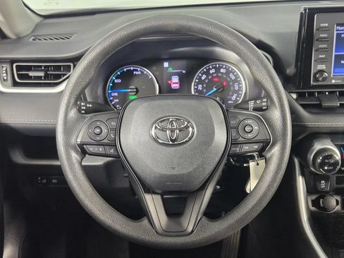 Used 2022 Toyota RAV4 LE AWD/4WD image 18