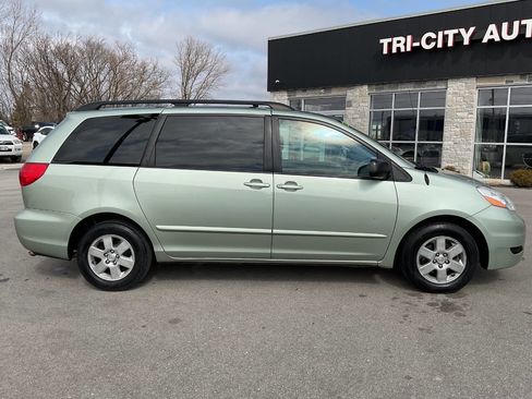Used 2010 Toyota Sienna LE image 9