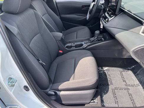 Used 2025 Toyota Corolla LE FWD image 34