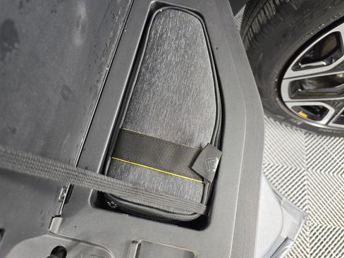 Used 2023 Rivian R1T Adventure image 32